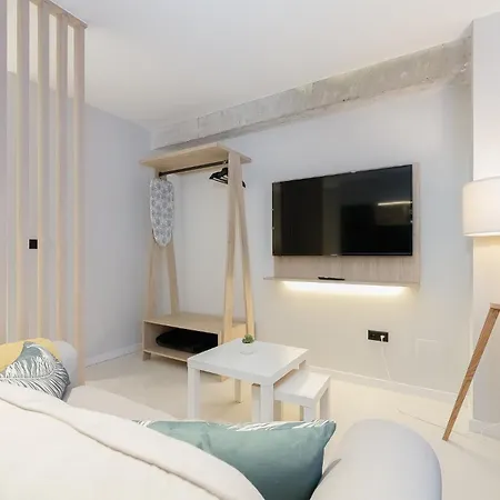 Elegante Y Luminoso En - Apto 2 By アパート *